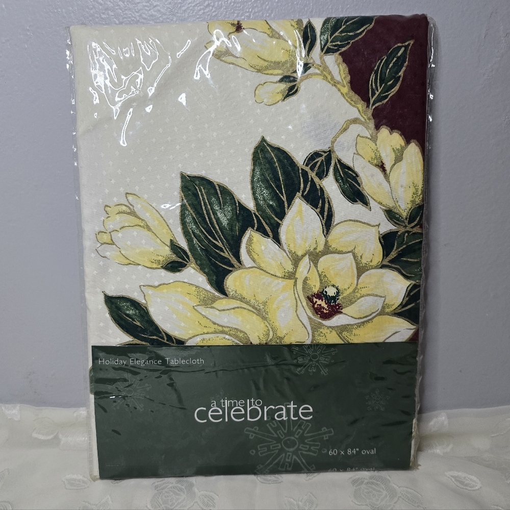 Oval Mervyns Barwil Holiday Elegance Christmas Cloth Tablecloth Poinsettia NIP